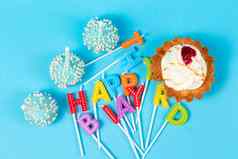 蛋糕纸杯蛋糕彩生日蜡烛单词快乐生日周年纪念日庆祝活动