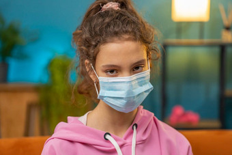 生病的生病了学校女孩孩子孩子医疗保护脸面具相机<strong>肺炎</strong>过敏