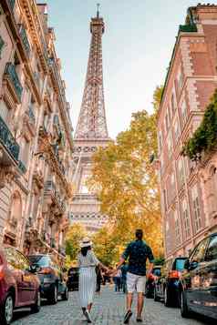 夫妇但女人度蜜月巴黎埃菲尔铁塔塔夫妇但女人城市旅行巴黎