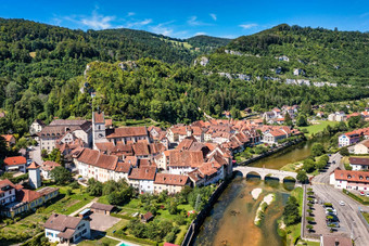 风景如画的瑞士村圣于尔桑doubs河瑞士村圣于尔桑区波伦特鲁伊广州发誓瑞士圣乌尔桑发誓瑞士