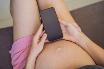 怀孕模型应用程序移动怀孕在线孕妇应用程序怀孕了妈妈。电话模拟怀孕医学制<strong>药学</strong>健康护理人概念