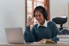 亚洲女人视频调用移动PC电脑首页听在线讲座采取笔记在线研究首页