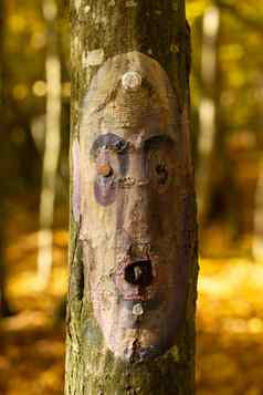 伤心人类脸形式图标画树干树
