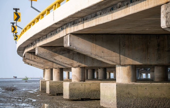 结构钢筋混凝土桥海底视图混凝土桥混凝土桥工程建设现代水泥桥强大的列体系结构基础设施
