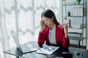 肖像锻造业务老板女人电脑<strong>金</strong>融<strong>语句</strong>焦虑表达式扩大市场增加能力投资业务