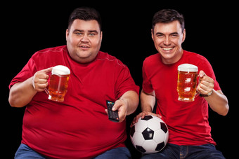 足球有趣的人快乐但看体育运动采取啤酒足球球黑色的背景