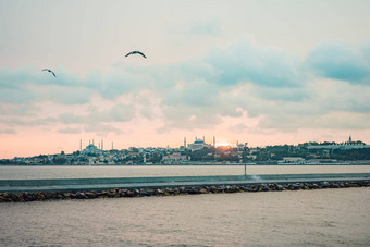 <strong>伊斯坦布尔</strong>日落火鸡旅游船帆金角夏天美丽的阳光明媚的视图<strong>伊斯坦布尔</strong>海滨清真寺概念旅行旅游假期<strong>伊斯坦布尔</strong>火鸡突厥语