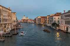 惊人的全景视图大运河威尼斯万里无云的温暖的夏天晚上概念度蜜月浪漫的旅行欧洲Copyspace