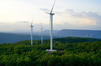 风能源风权力可持续发展的可再生能源风涡轮机生成电风车农场山日落天空绿色技术可再生资源可持续发展的发展