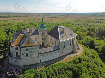 旅游<strong>旅程</strong>西方乌克兰空中视图奥列斯基城堡美丽的城堡利沃夫