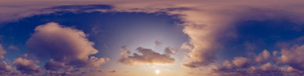 蓝色的晚上天空无缝的全景球形equirectangular学位视图积云云设置太阳