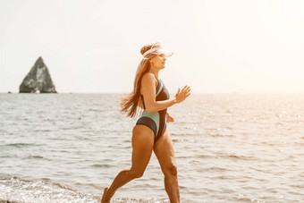 女人海滩假期照片快乐旅游蓝色的比基尼享受风景优美的视图海火山山采取图片捕获记忆旅行冒险