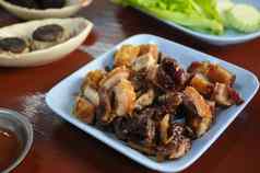 泰国风格烧烤烤猪肉蓝色的菜午餐