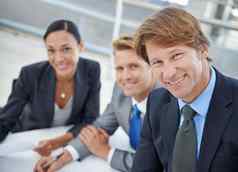 提供客户专业服务集团业务高管坐着会议表格