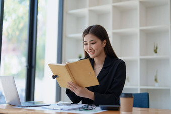 业务规划肖像业务女人电脑审计<strong>金</strong>融<strong>语句</strong>市场营销