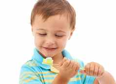 知道刷牙牙齿有趣的可爱的年轻的男孩持有牙刷孤立的白色