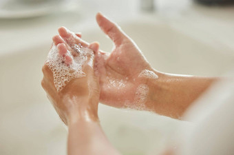 女人清洁手肥皂泡沫水浴室<strong>卫生</strong>医疗保健安全手洗泡沫清洁细菌病毒细菌<strong>健康健康</strong>的皮肤护理