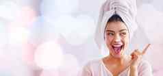 女人脸乳液模型横幅散景背景广告护肤品产品健康快乐女毛巾面部奶油审美化妆美沙龙微笑模拟空间