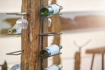 酒存储持有人使木金属乡村风格酒瓶安排持有人复制空间概念收集含酒精的饮料