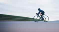 运动模糊比赛骑自行车女人路培训竞争冠军锻炼体育三项全能运动女骑自行车的人骑自行车自由锻炼快速度