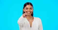 脸动机印度女人指出促销活动幸福蓝色的工作室背景肖像女夫人灵感选择决定选择选择