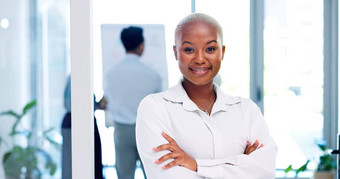 脸业务黑色的女人骄傲快乐公司值任务包容<strong>文化办公室</strong>工作场所企业微笑非洲员工工人愿景目标笑