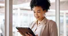 业务女人平板电脑脸成功领导技术企业沟通电子邮件网络数字市场营销seo黑色的女人执行专业肖像