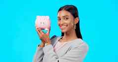 肖像小猪银行快乐印度女人储蓄预算金融利润增长工作室背景微笑金融兴奋女孩持有金融锡现金贷款钱投资