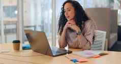 思考愿景业务黑色的女人移动PC桌子上在线项目规划研究头脑风暴问题解决女员工笔记本时间表目标策略