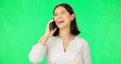 女人微笑电话调用绿色屏幕工作室背景沟通网络闲谈，聊天快乐女模型会说话的智能手机移动技术谈话联系