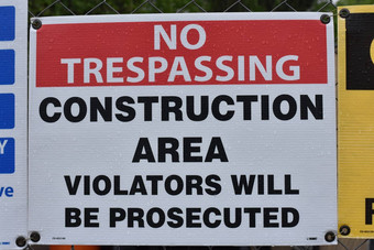 非法侵入建设区域标志违反者起诉