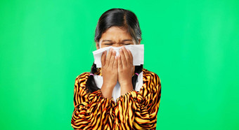 孩子们科维德吹鼻子女孩绿色屏幕背景痛苦过敏肖像孩子们生病的女孩子打喷嚏感染花粉枯草热