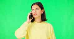 绿色屏幕电话调用女人愤怒沮丧压力工作室背景女联系人智能手机移动应用程序沟通冲突生气女孩