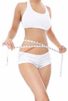 保持跟踪减肥裁剪图像年轻的女人测量腰