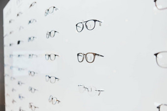 眼镜框架选择零售出售医疗保健眼睛健康健康商店人商店股票眼镜消费者产品显示站购物购买市场