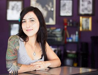 纹身肖像女人手臂袖艺术设计前卫独特的有创意的风格商店身份纹身艺术家很酷的女人时髦的墨水皮肤创造力表达式