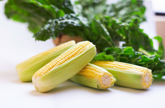玉米结实的矮健康的食物蔬菜工作室颜色艺术创造力营养学家烹饪健康饮食营养清洁绿色素食主义者餐孤立的白色背景