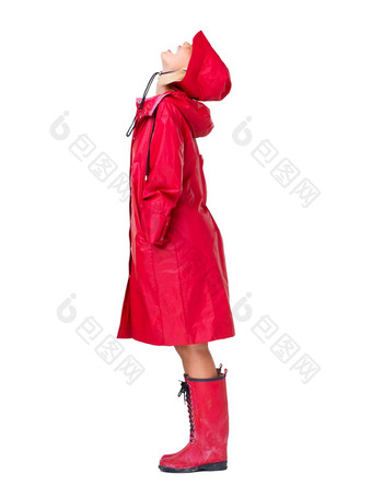 时尚红色的雨衣女人白色背景时尚的时尚的防水衣服工作室冬天靴子雨天气孤立的完整的身体兴奋快乐女孩微笑