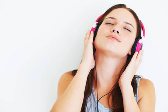 音乐耳机健康女人听平静首歌放松音频播客广播声音工作室模型自由和平模型流媒体精神健康播放列表孤立的白色背景