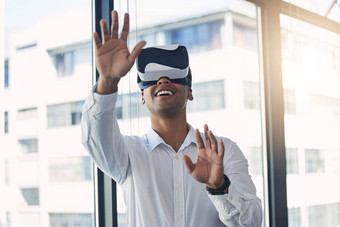 商人耳机元宇宙数字规划创新未来主义的手势员工眼镜网络市场营销虚拟现实的想法创造力