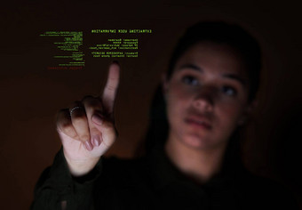 晚上代码女人编程全息图网络安全保护数字信息数据分析女程序员编码器工人全息未来技术