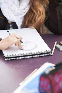画设计女人笔记本学校创造力考试草图灵感大学艺术学生写作涂鸦纸教育大学类