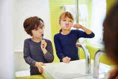 孩子们刷牙牙齿首页浴室牙刷卫生清洁口口服医疗保健新鲜的呼吸孩子们梳理成键健康牙科护理水槽牙医