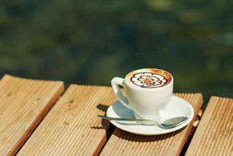 杯咖啡卡布奇诺咖啡艺术拿铁艺术拿铁卡布奇诺咖啡专业杯咖啡孤立的复古的风格美妙的杯热喝阳光明媚的好早....喝复制空间