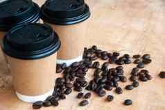 外卖咖啡杯包围咖啡豆子可定制的空间文本的想法