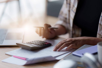 亚洲会计专业计算家庭账单回顾分析家庭账单申请税返回