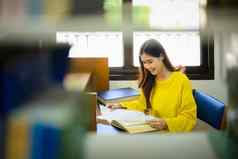 集中女学生阅读书类赋值图书馆教育学习人概念