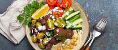 沙拉三明治沙拉碗鹰嘴豆泥蔬菜橄榄草本植物素食主义者午餐板前视图乡村石头背景健康的餐沙拉三明治蔬菜