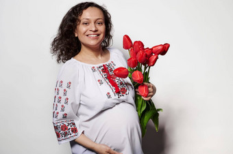 美丽的少数民族怀孕了女人穿乌克兰传统的绣花服装人文化民间传说传统