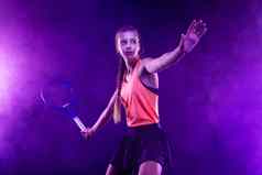 网球球员霓虹灯颜色美丽的女孩少年运动员网球法院健身体育运动概念壁纸孩子们的网球学院广告